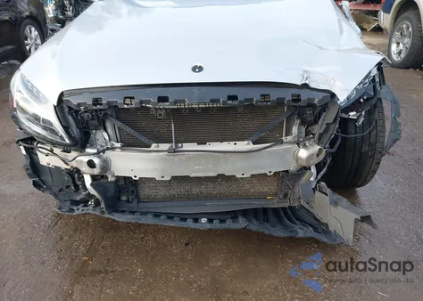 2015 Mercedes-Benz C 400 4Matic z USA, uszkodzony, nr VIN 55SWF6GB4FU003365